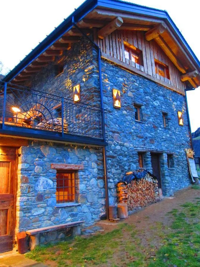 Chalet Cuore Selvatico Monno Guest house